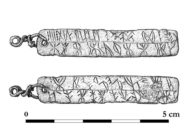 5.1.2 Hovgårdsblecket (U NOR1994;26A), Uppland Ett bronsbleck 51 påträffades 1993 under arkeologiska utgrävningar vid Alsnö hus i Adelsö socken, Uppland.