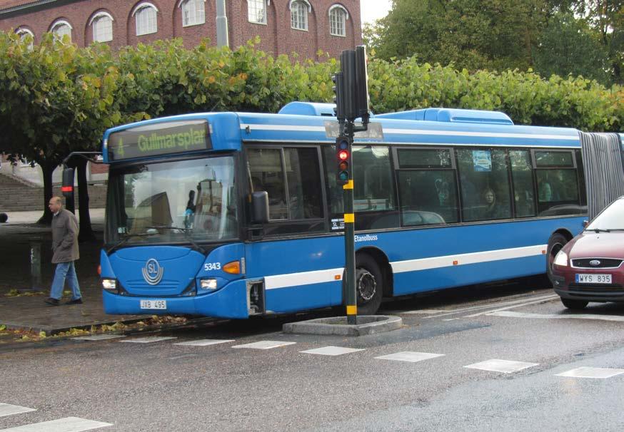 Buss H Detektor Buss Buss H Detektor Buss H Buss Detektor Buss H Detektor Buss Figur 15 (t v): Övrig trafik hålls tillbaka så att bussen kan passera fram till signalen vid rött.