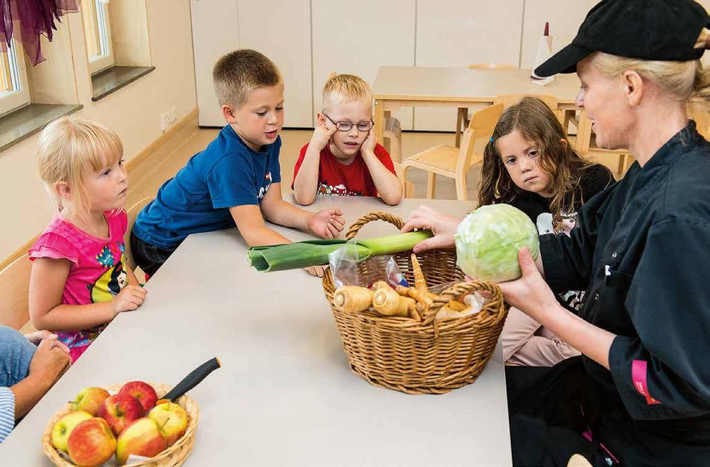 Integrerade skolmåltider INTEGRERAD En förutsättning för lärande Oavsett hur mycket resurser skolan lägger på skickliga pedagoger och bra läromedel är det svårt att ta till sig kunskap när man är