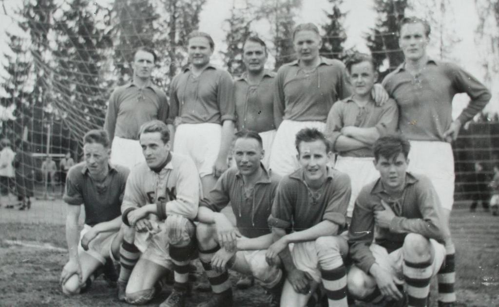 Stående fr.v: Jannes Bång, Kål Olle Johansson, Gösta Hållams, Erik Klirk Nilsson, Tage Molin, Magnus Eriksson. Knästående fr.v. Erik Gudru, Sture Söderberg, Bror Ernlund, Jan Klas och Eddie Forsén.