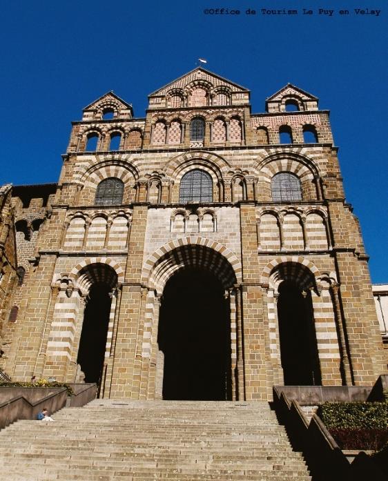 Via Podiensis, Le Puy-en-Velay St-Jean-Pied-de-Port, 36 nätter 2(16) Dag 1 Ankomst till Le Puy-en-Velay Till Frankrike finns det flera möjligheter att ta sig med flyg eller tåg.