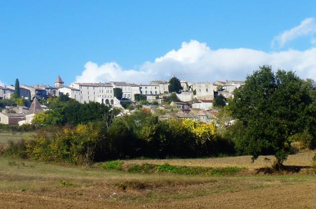 Lätt vandring 15 km Montcuq Dag 19 Montcuq Durfort-Lacapelette Dagens vandring är kuperad och går mindre genom skogsmark och mer över öppna fält och genom jordbruksbygd.