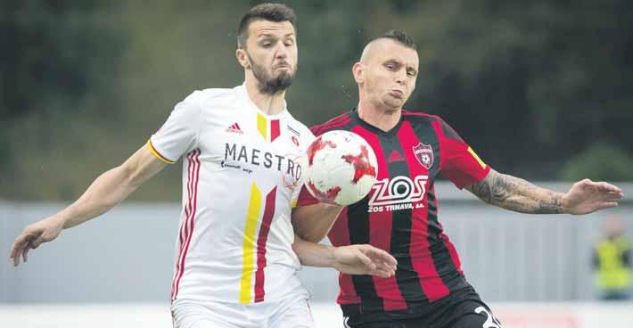 FUTBAL 5 OZVENY 4. KOLA NAŠEJ LIGY Ružomberčania zaspali úvodnú polhodinu šlágra proti Trnave Útočník Nermin Haskič (vľavo) sa v sobotu proti Trnave nedokázal presadiť.