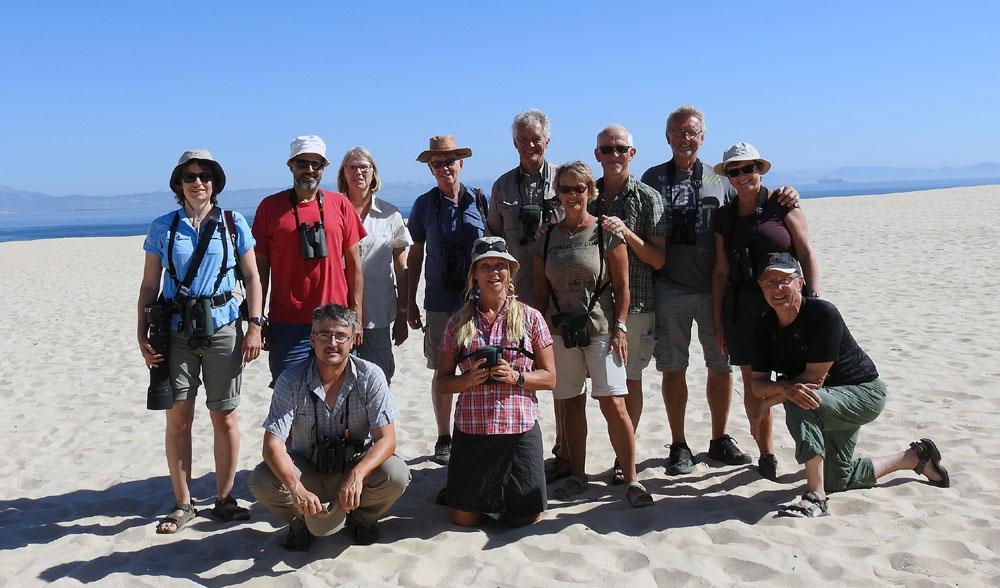 Gänget som reste. Passande på att ta denna bild på veckans hetaste dag, i sand som blåst dit från Sahara. Vår lokala duktiga o ambisiösa guide Javi till vänster. Jag och Dick Forsman i mitten.