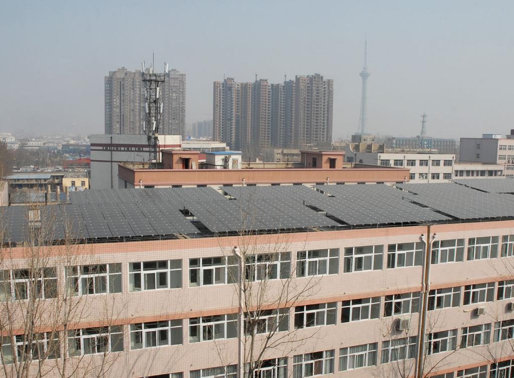 09 Ta del av världens största solenergimarknad Solenergimålen är högt ställda i Kina och genom ett tillägg till den 13:e femårsplanen (2016-2020), meddelade National Energy Administration Department