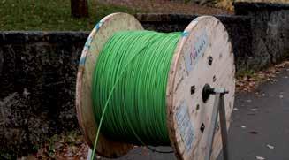 FIBEROPTISKA KABLAR Bra att veta Transportera fiberkabel på trua so står upp. På alla kabeltruor finns det en anvisning o vad so gäller.