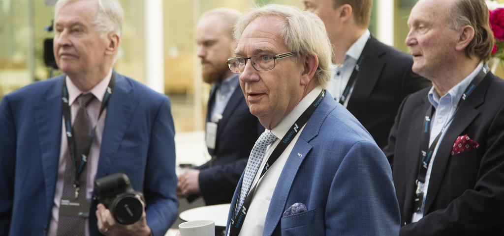 RESULTATRÄKNING för moderbolaget i sammandrag Belopp i TSEK 2017-01-01-2017-03-31 2016-01-01-2016-03-31 Rörelseintäkter 76 198 Rörelsekostnader -13272-14936 Rörelseresultat -13196-14738 Finansiella