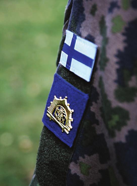 OFFICERSYRKET Försvarshögskolan Försvarshögskolan (FHS) är en militärvetenskaplig högskola och de officerare som utexamineras från den placeras i uppgifter inom försvarsmakten och