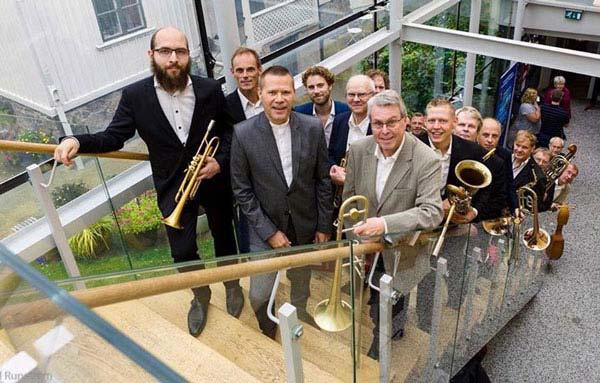 2 Adventsmys med Lindholmen Big Band den 26 november Nu på söndag den 26 november kommer Lindholmen Big Band under ledning av Per Sundström att spela härlig swingmusik för oss i Hugo Hammars sal