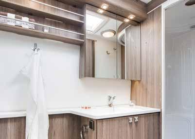 Välj KABE-vagn med stort och rymligt badrum med inbyggd duschkabin, eller en vagn där badrummet är en naturlig avgränsare mellan husvagnens olika rum.