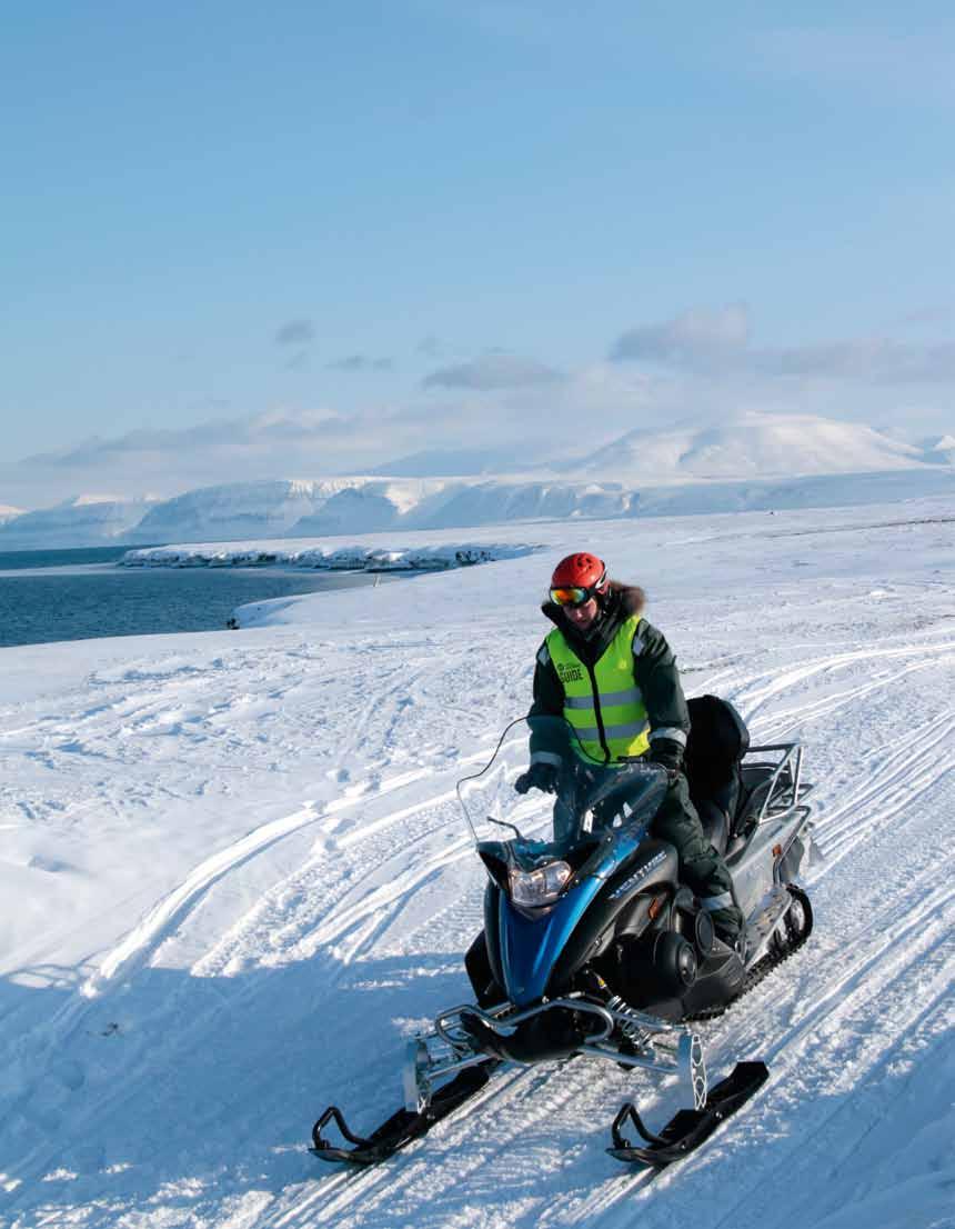 35 nummer 8 2017 REPORTAGE MOTORFÖRAREN Med snöskoter på Svalbard Häng med till norska Longyearbyen på Spetsbergen för några dagar