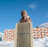 no Boende Tre goda alternativ är Spitsbergen Hotel, Radisson Blu Polar Hotel och Basecamp Hotel alla med centralt läge. Ett mer udda alternativ är Mary Ann s Polarrigg i rustik miljö.