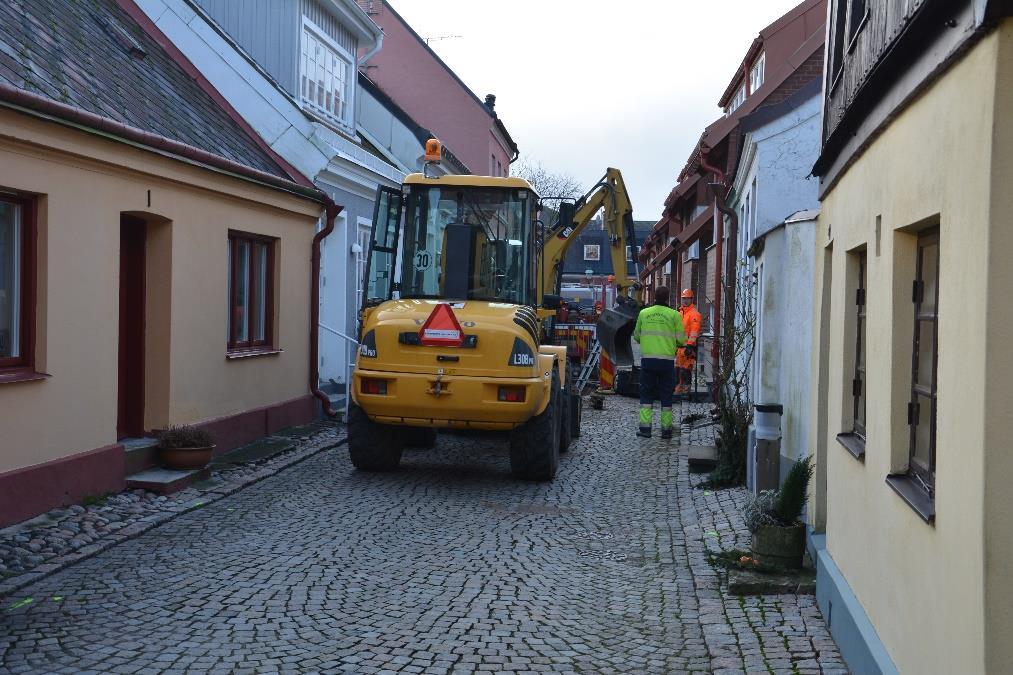 Möjligtvis utgör stenläggningen en äldre föregående till Harmonigatan. Inga daterande föremål påträffades i kulturlagren. I övrigt fanns det i schaktet endast moderna ledningar och igenfyllnadslager.