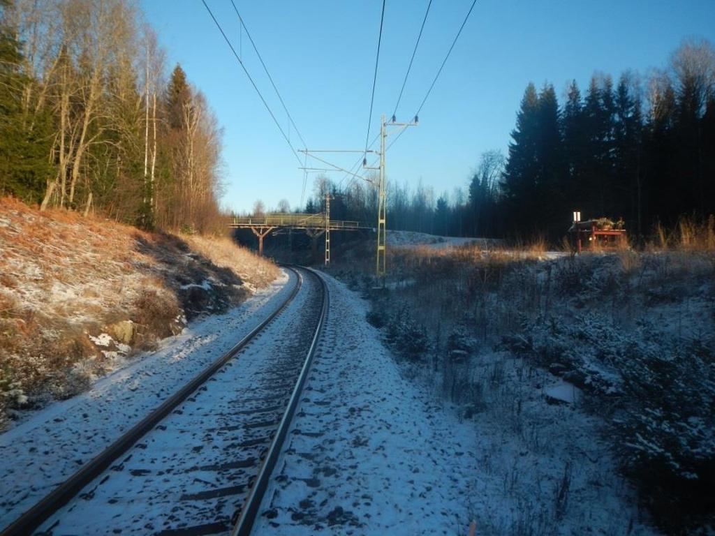 Figur 7. Vy från olycksplatsen mot det håll varifrån hjälpfordonet kom. Fotografiet är taget vid ett senare tillfälle (december 2016). Figur 8.