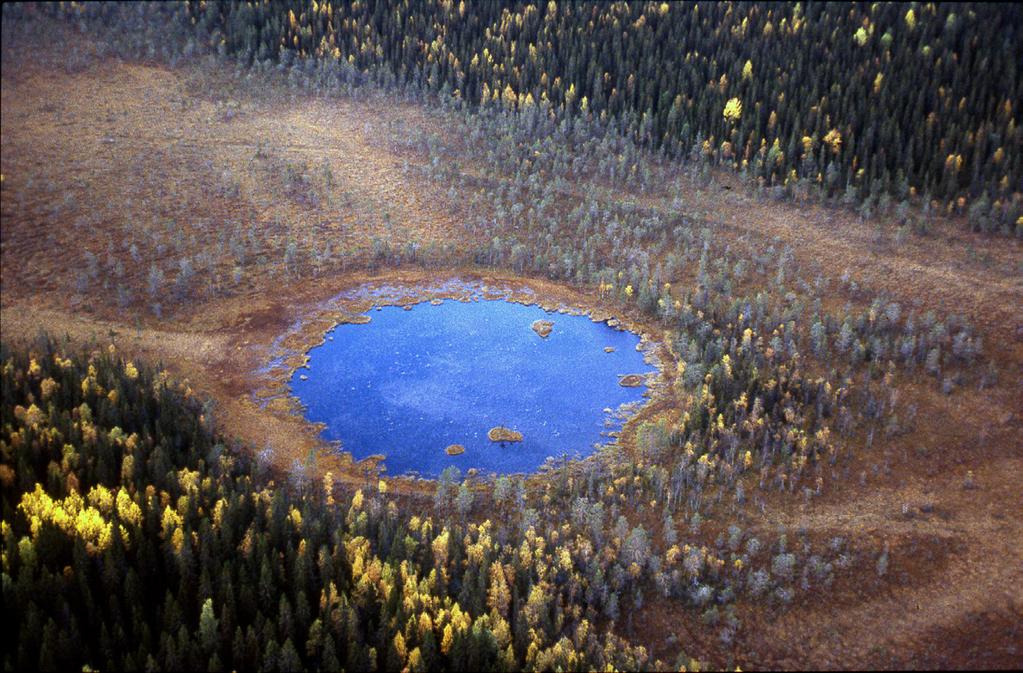 Djupet till moränen var ungefär detsamma i alla hålen, 5 7 m. 3 6 m morän borrades upp utan att det tog stopp mot berg i något av hålen.