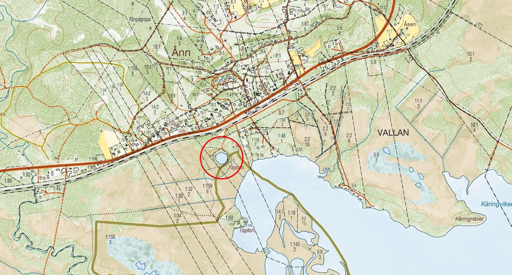 der våren då solen skiner på den, expanderar den och kan pressa mot torven runt stränderna. Det öppna vattnet kan på så vis vidmakthållas och förhindra en total igenväxning av myrarna.