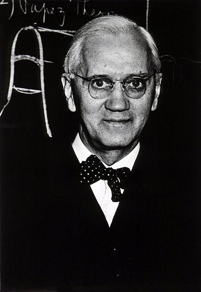 Alexander Fleming 1928 observerade Fleming att bakteriekolonier av arten Staphylococcus aureus dödats och upplösts kring en mögelkoloni som förorenat en bakterieodling.