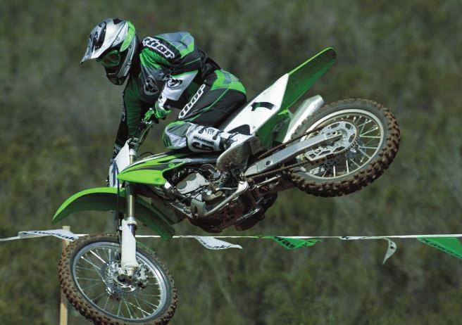 MOTOCROSS / ENDURO KX250F Högvarvig fyrtaktskraft, ett smidigt KX-chassi och vinnarattityden hos en Kawasaki.