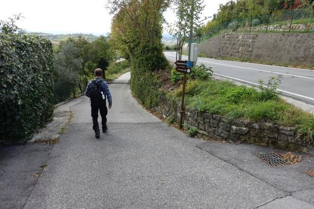 Alpe Adria Trail, Cividale del Friuli - Cormóns, 4 nätter 3(7) Ŝmartno Dag 4 Ŝmartno - Cormóns Du lämnar Ŝmartno via nedförsbacke och tar dig vidare genom de böljande bergen i Brda.