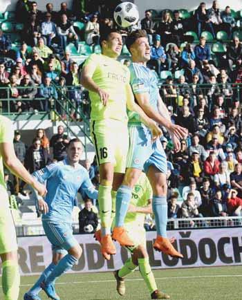 FUTBAL 5 OZVENY NAJVYŠŠEJ FUTBALOVEJ SÚŤAŽE - 1. KOLO NADSTAVBOVEJ ČASTI ZOSTAVA KOLA ZRKADLO ZÁUJMU DOMA 1. Dunajská Streda 76 407 (12) 2. Trnava 47 710 (11) 3. Žilina 39 473 (12) 4.