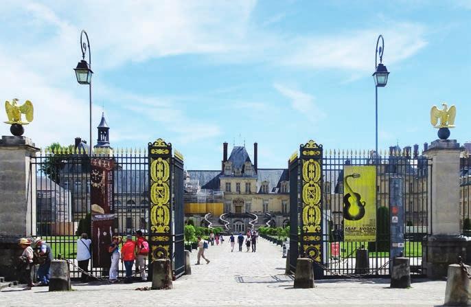 Valea Loirei - Reims - Luxembourg - Heildelberg - Nürnberg - Melk Ziua 1. BUCURESTI - BUDAPESTA (cca. 815 km) Plecare din Bucuresti, la ora 06.