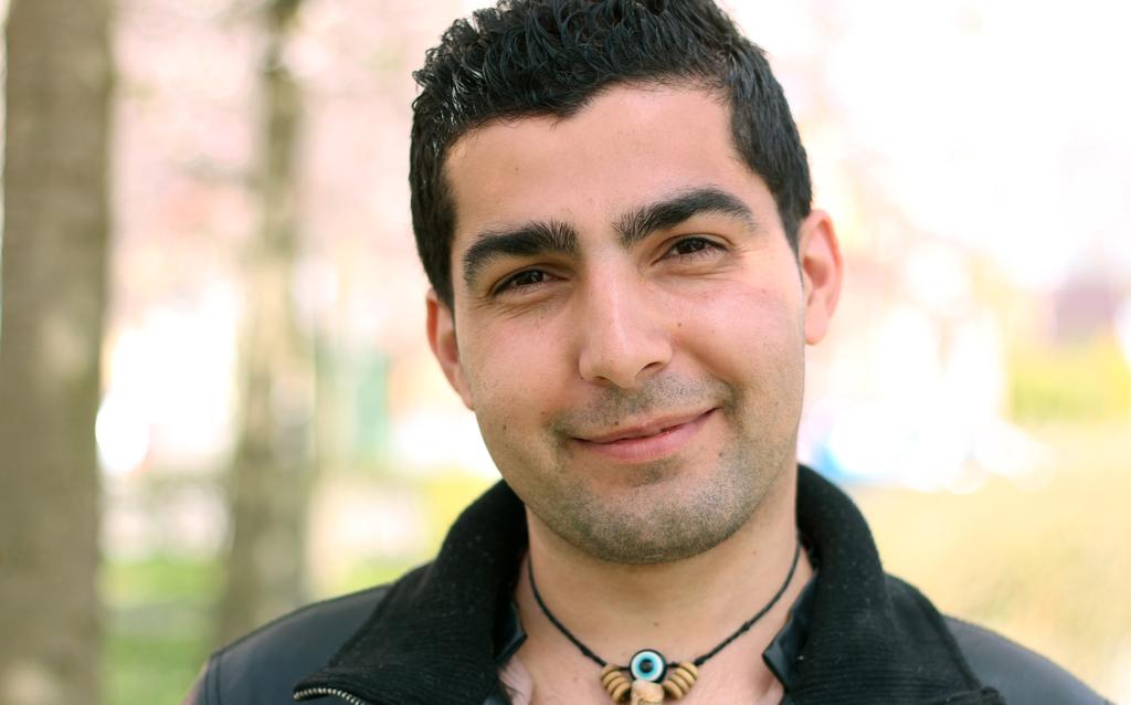 Burak, född 1990 i Adana, Turkiet Jag tyckte att folk tittade snett på mig, som att de tänkte: Ännu en från Syrien. Det blev skillnad när folk fick reda på att jag kom från Turkiet.