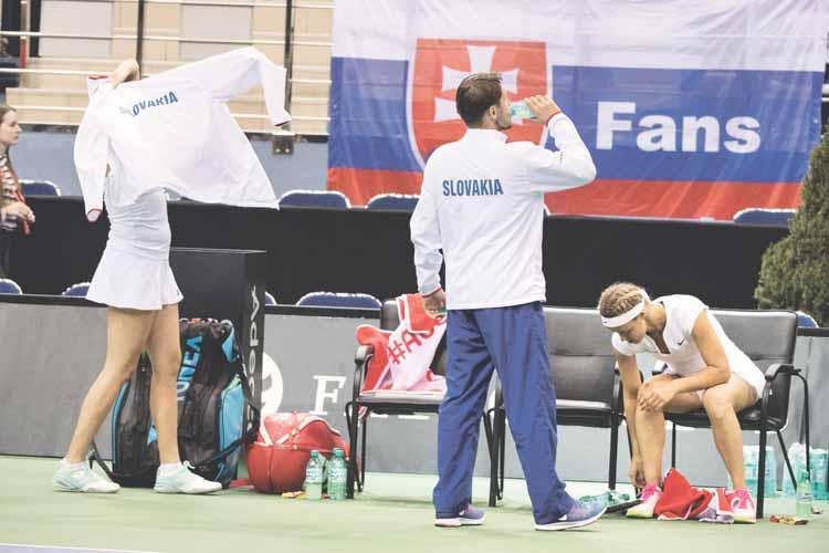 22 TENIS pondelok 23. 4. 2018 ZÁPAS O POSTUP DO I. SVETOVEJ SKUPINY POHÁRA FEDERÁCIE MINSK 21. a 22. 4. 2018 Radosť z Kužmovej, smútok z prehry Tenistky nepostúpili do I.