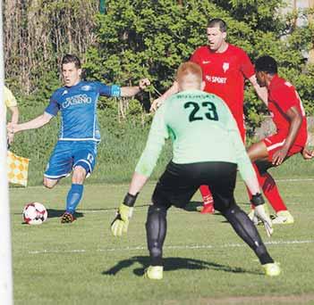 11 GÓLOV: G. MATIČ (Komárno) a HAŠA (Skalica), 10 GÓLOV: MILITOSJAN (Komárno) a ZEKUCIA (Sp. Nová Ves), 9 GÓLOV: ŠEBESTA (Skalica) a KARAŠ (Lok. Košice).