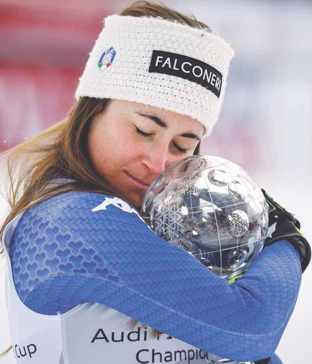 Dvadsaťtribodový náskok Sofie Goggiovej na čele hodnotenia zjazdu pred Lindsey Vonnovou sa síce scvrkol na 3 body, ale vydržal, a tak sa 25-ročná Talianka môže po olympijskom zlate tešiť v tejto