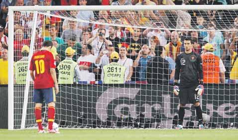 4 piatok 29. 6. 2012 FUTBAL MAJSTROVSTVÁ EURÓPY VO FUTBALE VARŠAVA, VROCLAV, GDANSK, POZNAŇ, KYJEV, CHARKOV, ĽVOV, DONECK 8. JÚNA 1. JÚLA 2012 Začiatok príbehu.