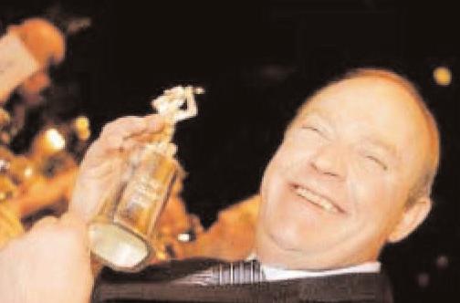 Årets tränare: Åke Svanstedt Årets äldre: Gidde Palema Årets komet: Dick Robertsson Årets Hästgala 2003 Årets 2-åring: Needles n Pins Årets