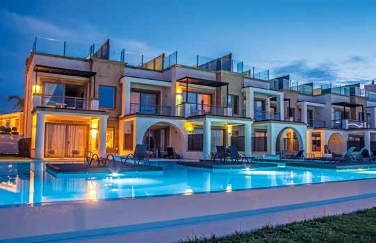 Varva ner med en svalkande drink i den stämningsfulla baren IXIAN GRAND HOTEL Modernt och stilfullt för den vuxna publiken Slappna av i