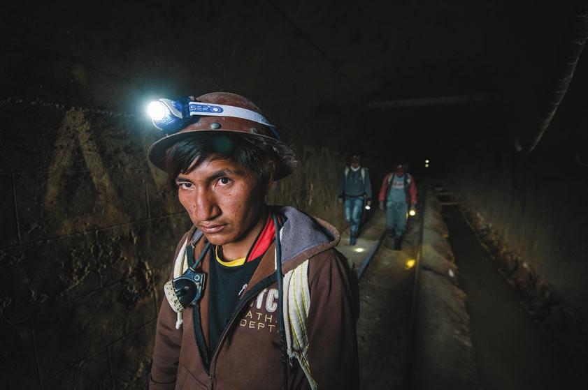 ÖGONBLICKET Roly Mita Jorge (17) arbetar i en gruva i Potosí, Bolivia. Det finns nästan en miljon barnarbetare under 18 år i landet.