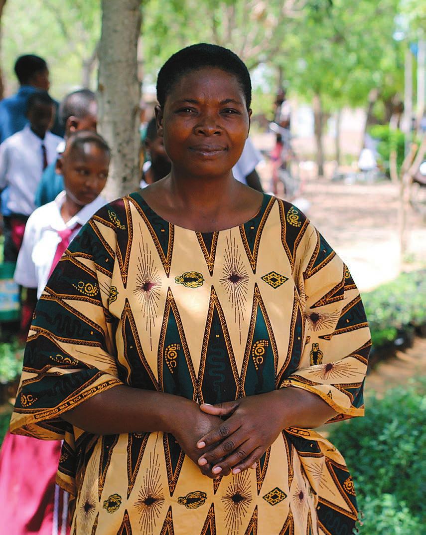 Buhoro Mipawa, ledande lärare vid Songwa högstadium har inkluderat miljöfostran i skolans läroplan.