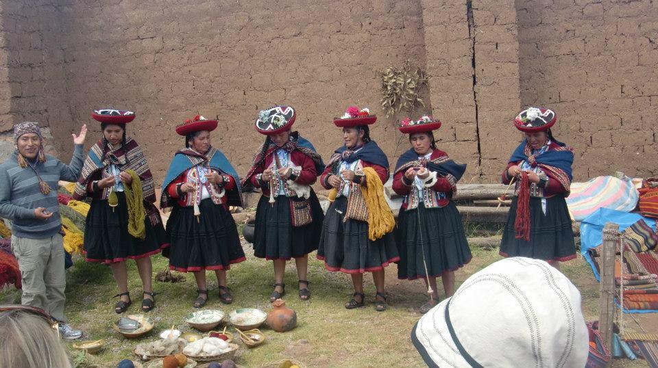 (Pachamama) och bergen (Apus).