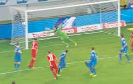 www.sport.sk FUTBAL 17 PRVÉ ECHO II. LIGY HLASY TRÉNEROV JOZEF KOSTELNÍK (Prešov): Skoro celý zápas sme odohrali na polovici súpera. Chýbal už iba gól. Ten mohol dať Leško, no nemal šťastie.