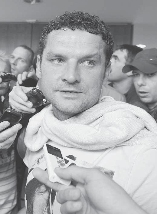 www.sport.sk FUTBAL 3 Z GAMBLERSTVA Ani po prepuknutí aféry nemám obavy o vlastný život, ani sa mi nikto nevyhrážal. JE VYLIEČENÝ Už počas Hodúrovho pôsobenia v Trnave sa hovorilo, že je gambler.