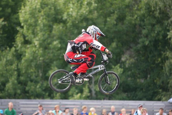 TEAMETS BAKGRUND BMX Racing är en miljövänlig och spektakulär arenasport som är på uppgång i ute i världen och så även i Sverige.