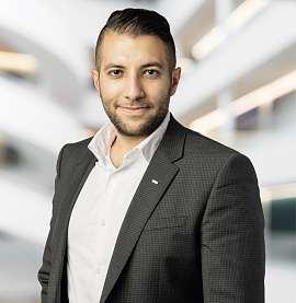 Intressenter SEB:s medarbetare Jag vill ge något extra i varje möte. Yasser Kaddour Kundrådgivare Möt Yasser Yasser kom till Sverige för tre år sedan från Syrien.