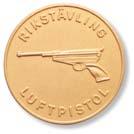 underlätta prisanskaffningen för föreningarna tillhandahåller Svenska Pistolskytteförbundet plaketter i brons, silver