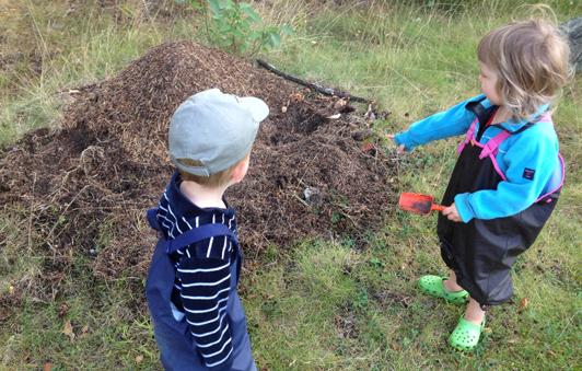 Jag bor tillsammans med min man och våra två barn Lovisa 6 år och Stina 2 år i en villa i Spånlöt. Vårt hus ligger i ett trevligt område med naturen runt hörnet.