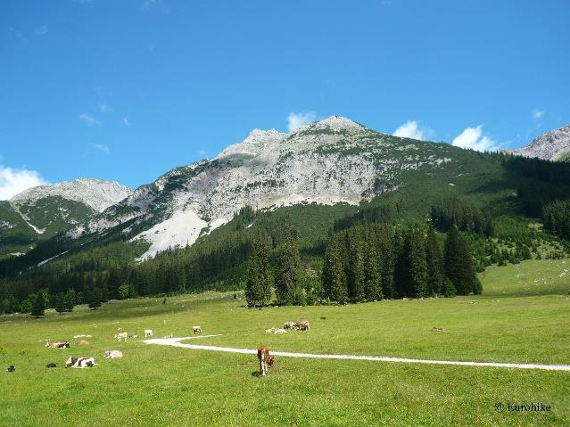 Här kan du njuta av den bayerska hjärtligheten innan du börjar din vandring. Dag 2 Garmisch-Partenkirchen Klais/Mittenwald Din vandringstur startar vid den olympiska skidstadion.