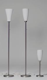 Tulpanglas I leverans av bordslampor, golvlampor och upphängda lampor ingår: Lampa med glasskärm, ljuskälla och skärmspiral av specialstål.