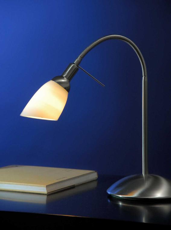 Glödlampa E14 /40W, rörform (Artikelnr 41-6002) och vit glasskärm ingår som standard. Glasskärm i fyra olika färger kan beställas som tillbehör.