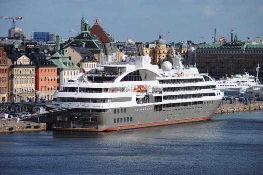 Koningsdam Rederi: Holland America Line Byggd: 2016 Längd: 299 meter GT: 99 835