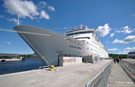 MSC Magnifica på Strömmen. 2017.06.01. National Geographic Orion vid Skeppsbron. 2017.04.30.