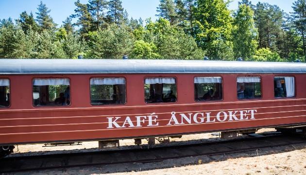 Kristianstadbuss kör oss till Brösarp Hemresa: ifrån Brösarps station ca 16:30 Beskrivning: Tåget avgår ifrån Brösarp klockan 14:20 Tåget stannar i St