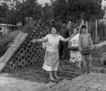 olika länderna). Den andra modellen ( post-imperialisk ) är typisk för Sovjetunionen och Jugoslavien.