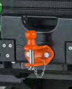 Hydraulisk baklyft Den hydrauliska baklyften gör det möjligt att montera olika redskap i maskinens bakre ände, t.ex.