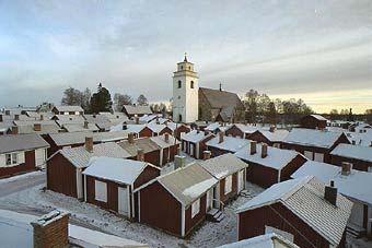 ICOMOS SWEDEN Nederluleå kyrka i bildens mitt.